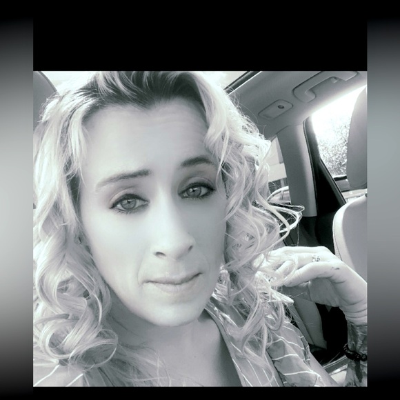 Meet your Posher, Erin - Picture 2 of 2